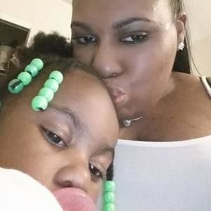 Meet your Posher, Leslie